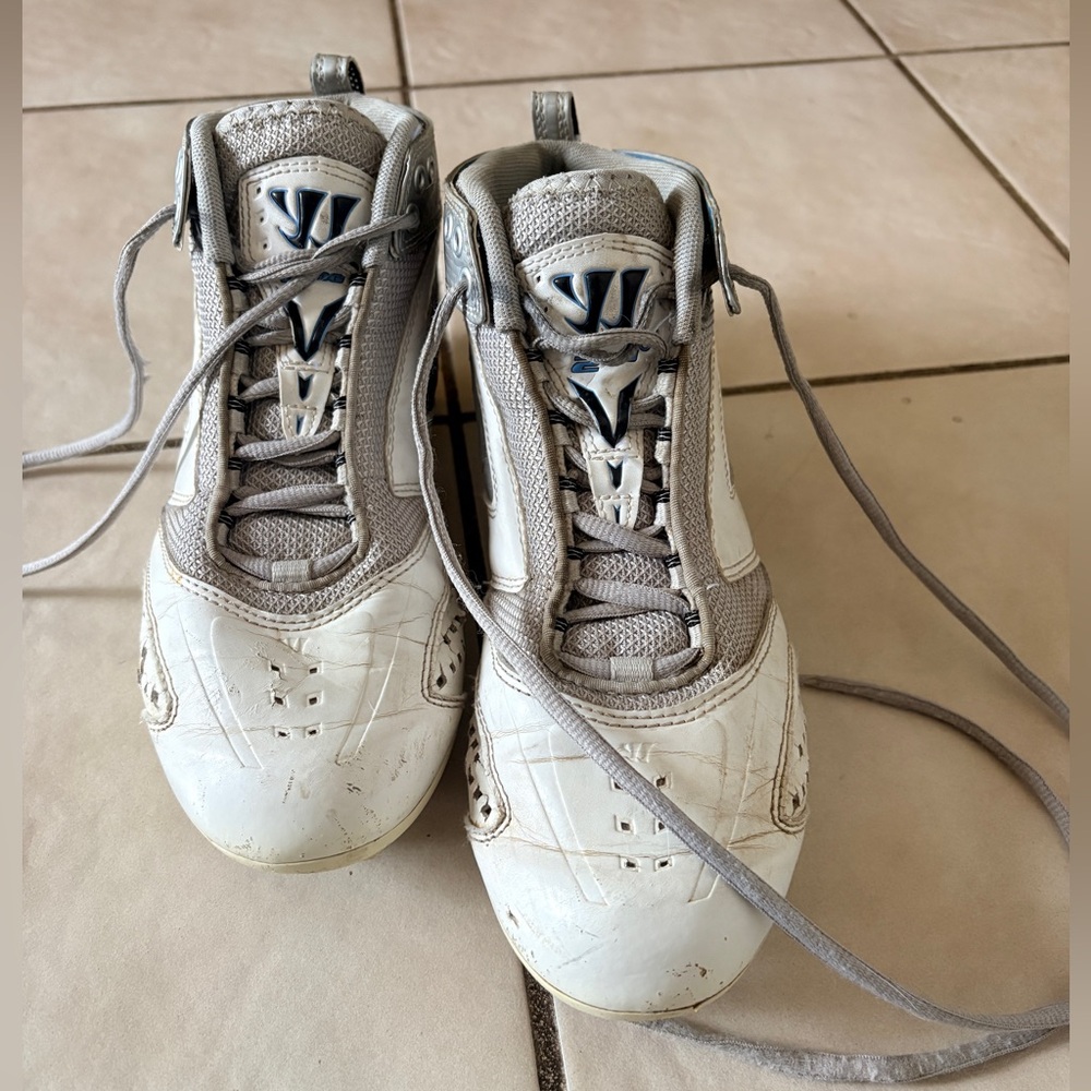 Warrior Gray and White 7.5 Men's Lacrosse Cleats